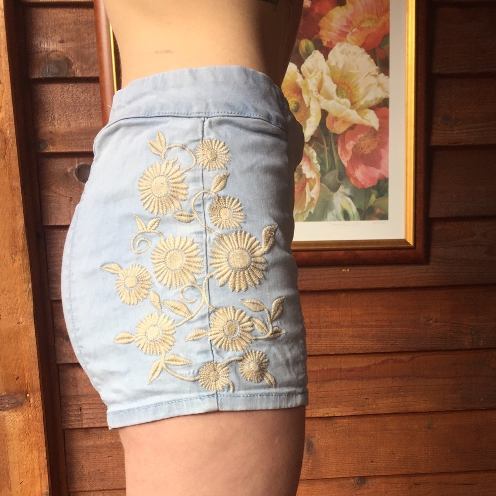 Bullhead jean blue stretchy shorts